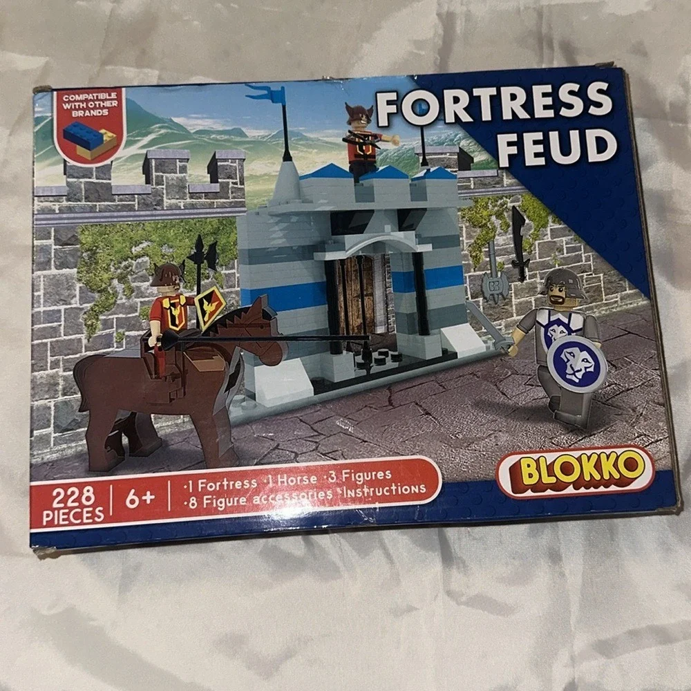 Blokko Fortress Feud Building Block Set 228 Pcs Medieval Castle 3 Figures Horse